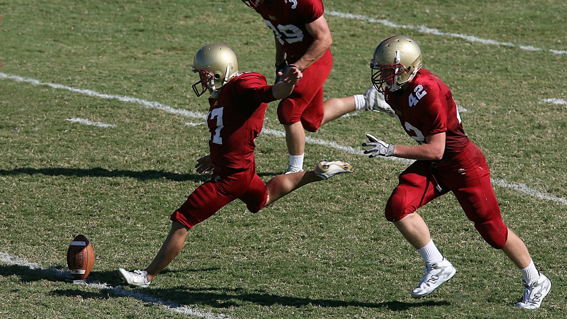 俱乐部与高校合作共建科研平台提升竞技水平，高校俱乐部如何运行